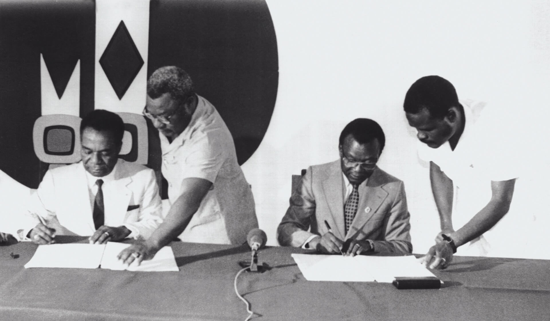Photo 2_Signature of the Headquarters Agreement in Lomé